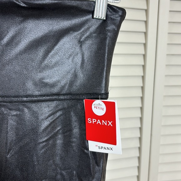 NWT Spanx Faux Leather Leggings Black Large Petite - Picture 8 of 15
